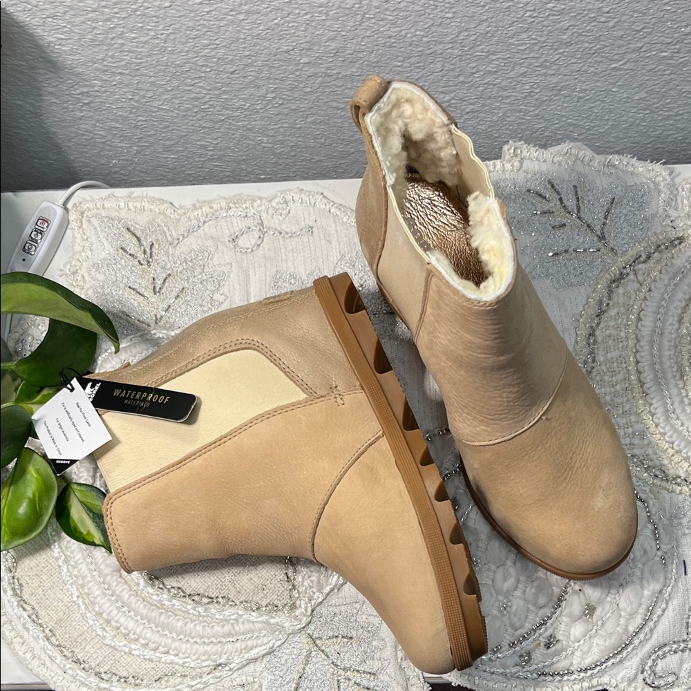 NWT Sorel ARCTIC™ WEDGE II CHELSEA LUX BOOT​ (Size 7) - Picture 9 of 16